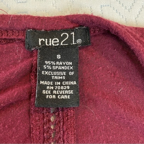 Rue 21 Maroon Cutout Back Top Small - Picture 6 of 8